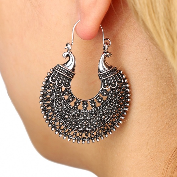 2/$20!  Antiqued Silver Flower Boho Earrings - Picture 5 of 8
